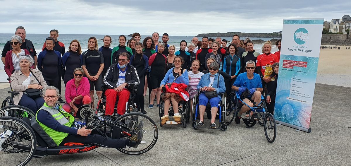 Participants au Marathon de la SEP, plage de Rochebonne, Saint-Malo, 2022 Participants au Marathon de la SEP, plage de Rochebonne, Saint-Malo, 2022